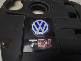 Volkswagen PASSAT B5.5 Couvercle cache moteur 013427