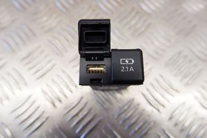 Toyota Highlander XU70 Connettore plug in USB 855320E010