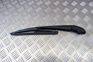 Toyota Yaris XP210 Brazo del limpiaparabrisas trasero 85241K0010