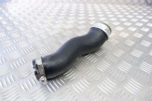 Volkswagen Touareg II Tube d'admission de tuyau de refroidisseur intermédiaire 7P0145943