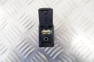 Toyota C-HR Connecteur/prise USB 86190F4010