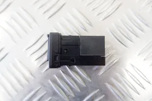 Toyota Prius (XW50) Connecteur/prise USB 8619042040