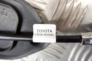 Toyota Yaris XP210 Vaihteenvaihtajan vaijerin liitin 33820K0040