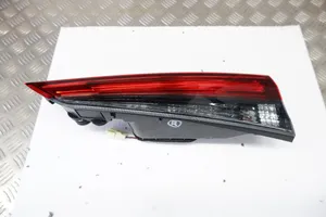 Toyota Highlander XU70 Lampy tylnej klapy bagażnika 815800E180