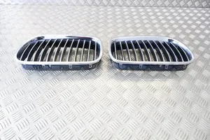 BMW 5 F10 F11 Grille calandre supérieure de pare-chocs avant 7203649