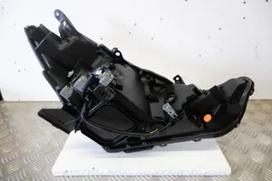 Toyota Prius+ (ZVW40) Lampa przednia 8107047680