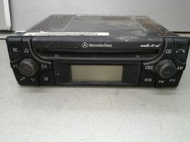 Mercedes-Benz CLK A208 C208 Unité principale radio / CD / DVD / GPS A1708200386