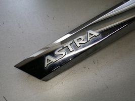 Opel Astra H Barra luminosa targa del portellone del bagagliaio 13223918