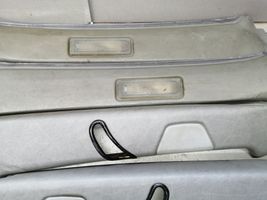 Mercedes-Benz E W124 Osłona słupka szyby przedniej / A 