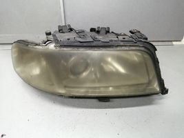 Audi A8 S8 D2 4D Lampa przednia 