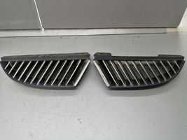 Mitsubishi Colt CZ3 Grille calandre supérieure de pare-chocs avant MN127774