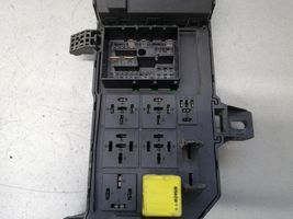 Opel Vectra C Module de fusibles 13181984