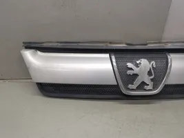Peugeot Boxer Grille calandre supérieure de pare-chocs avant 1304703070