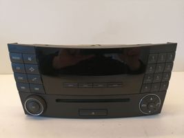 Mercedes-Benz E W211 Panel / Radioodtwarzacz CD/DVD/GPS A2118701289