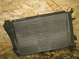 Volkswagen PASSAT B6 Chłodnica powietrza doładowującego / Intercooler F8626