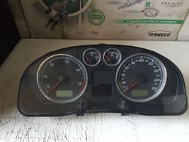 Volkswagen PASSAT B5.5 Spidometrs (instrumentu panelī) VWZ7Z0B5029952