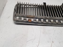 Volvo 440 Grille de calandre avant 467366