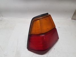 Volkswagen PASSAT B2 Aizmugurējais lukturis virsbūvē 321945111T