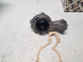 Audi A4 S4 B5 8D Pompe de circulation d'eau PA679