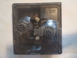 Audi 200 Lampy tylnej klapy bagażnika 443945225