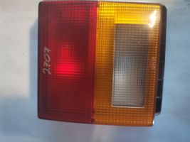 Audi 80 90 B2 Lampy tylnej klapy bagażnika 445945093