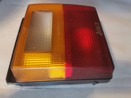 Audi 80 90 B2 Lampy tylnej klapy bagażnika 811945226