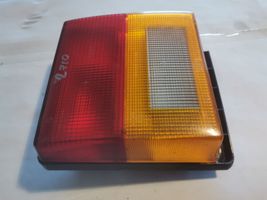 Audi 80 90 B2 Lampy tylnej klapy bagażnika 811945225