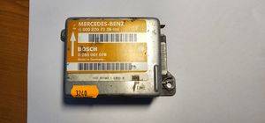 Mercedes-Benz E W124 Oro pagalvių valdymo blokas 0008207226