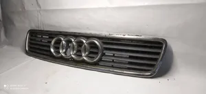 Audi A4 S4 B5 8D Etupuskurin ylempi jäähdytinsäleikkö 8D0853651D