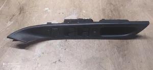 Mazda 6 Ramka przycisków otwierania szyby drzwi przednich Gj6a684l6