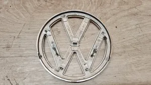 Volkswagen Golf IV Mostrina con logo/emblema della casa automobilistica 1J0853601
