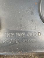 Volkswagen Golf VI Takaluukun alaosan verhoilu 1K9867605B