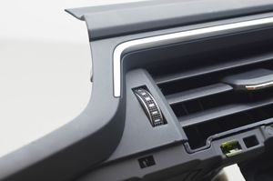 Audi A4 S4 B9 Copertura griglia di ventilazione cruscotto 8W2820902B
