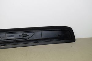 BMW 4 F32 F33 Muu kynnyksen/pilarin verhoiluelementti 8063798