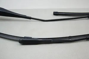 BMW 4 F32 F33 Windshield/front glass wiper blade 9465077