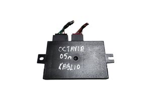 Skoda Octavia Mk2 (1Z) Priekabos kablio valdymo blokas 8P0907383