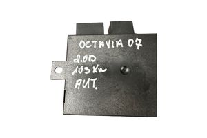 Skoda Octavia Mk2 (1Z) Piekabes āķa vadības bloks 8P0907383