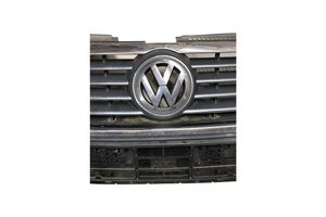 Volkswagen PASSAT B6 Верхняя решётка 3C0853651B