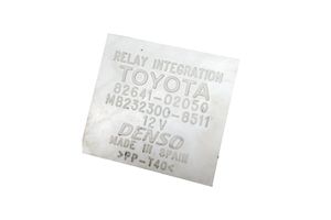 Toyota Corolla E120 E130 Ramka / Moduł bezpieczników 8264102050