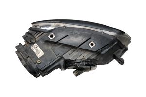 Volkswagen PASSAT B6 Lampa przednia 3C0941751K