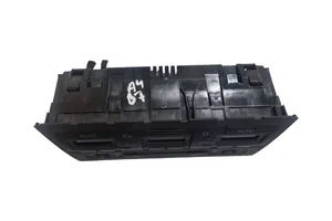 Audi A4 S4 B7 8E 8H Gaisa kondicioniera / klimata kontroles / salona apsildes vadības bloks (salonā) 8E0820043BM