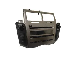 Toyota Yaris Panel / Radioodtwarzacz CD/DVD/GPS 861200D510