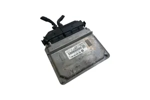 Volkswagen Golf V Calculateur moteur ECU 06A906033EM