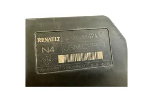 Renault Megane II Skrzynka bezpieczników / Komplet 8200455424G