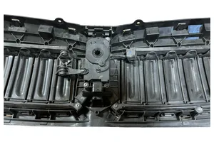 BMW 3 G20 G21 Передняя решётка 18715610