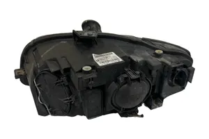 Audi A4 S4 B7 8E 8H Lampa przednia 0301219204