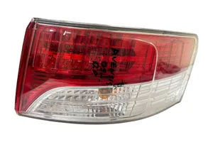 Toyota Avensis T270 Lampa tylna 08048