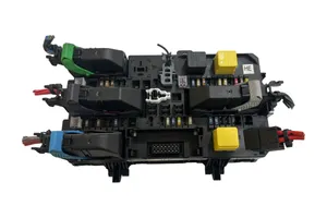 Opel Astra H Fuse module 13206757