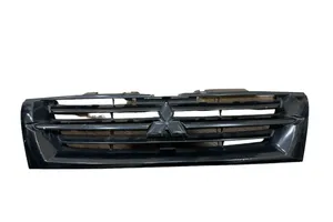 Mitsubishi Pajero Grille calandre supérieure de pare-chocs avant MR387981