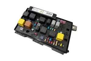 Opel Zafira B Fuse module 13206755